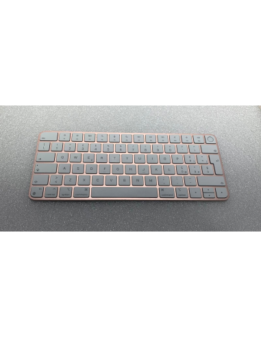 Magic Keyboard APPLE A2449 con Touch...
