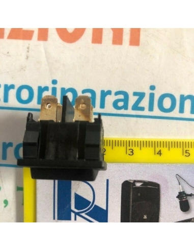 Interruttore a bilanciere 220V 15A...