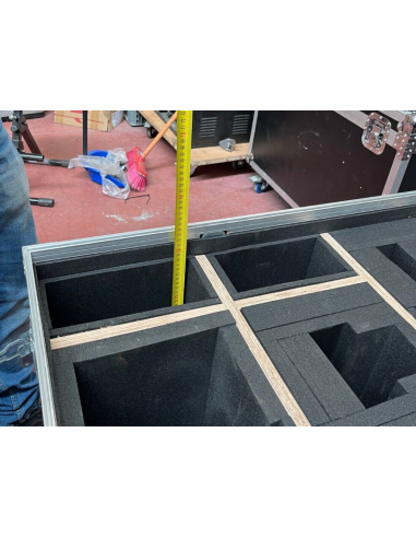 Flight case munito di  ruote con...