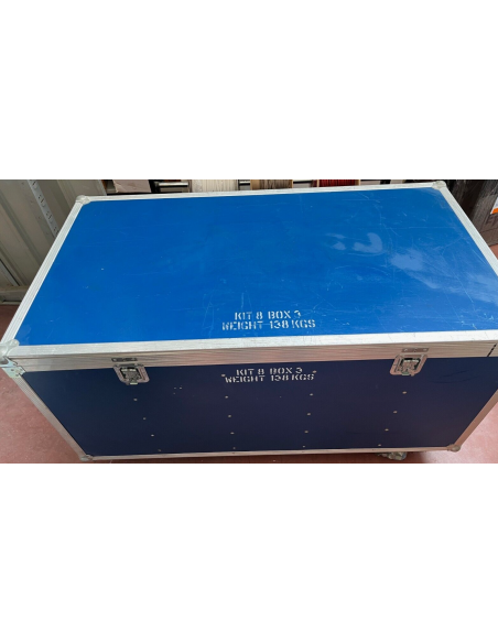 Flight case munito di  ruote con freni 129 x 69 x 74 universale vari scomparti.