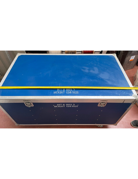 Flight case munito di  ruote con freni 129 x 69 x 74 universale vari scomparti.