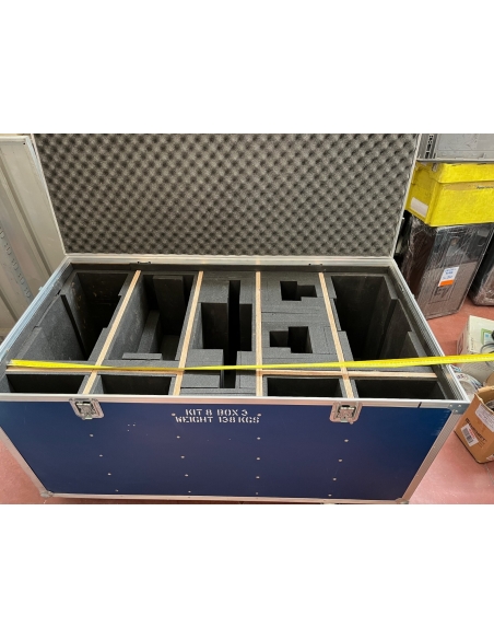Flight case munito di  ruote con freni 129 x 69 x 74 universale vari scomparti.